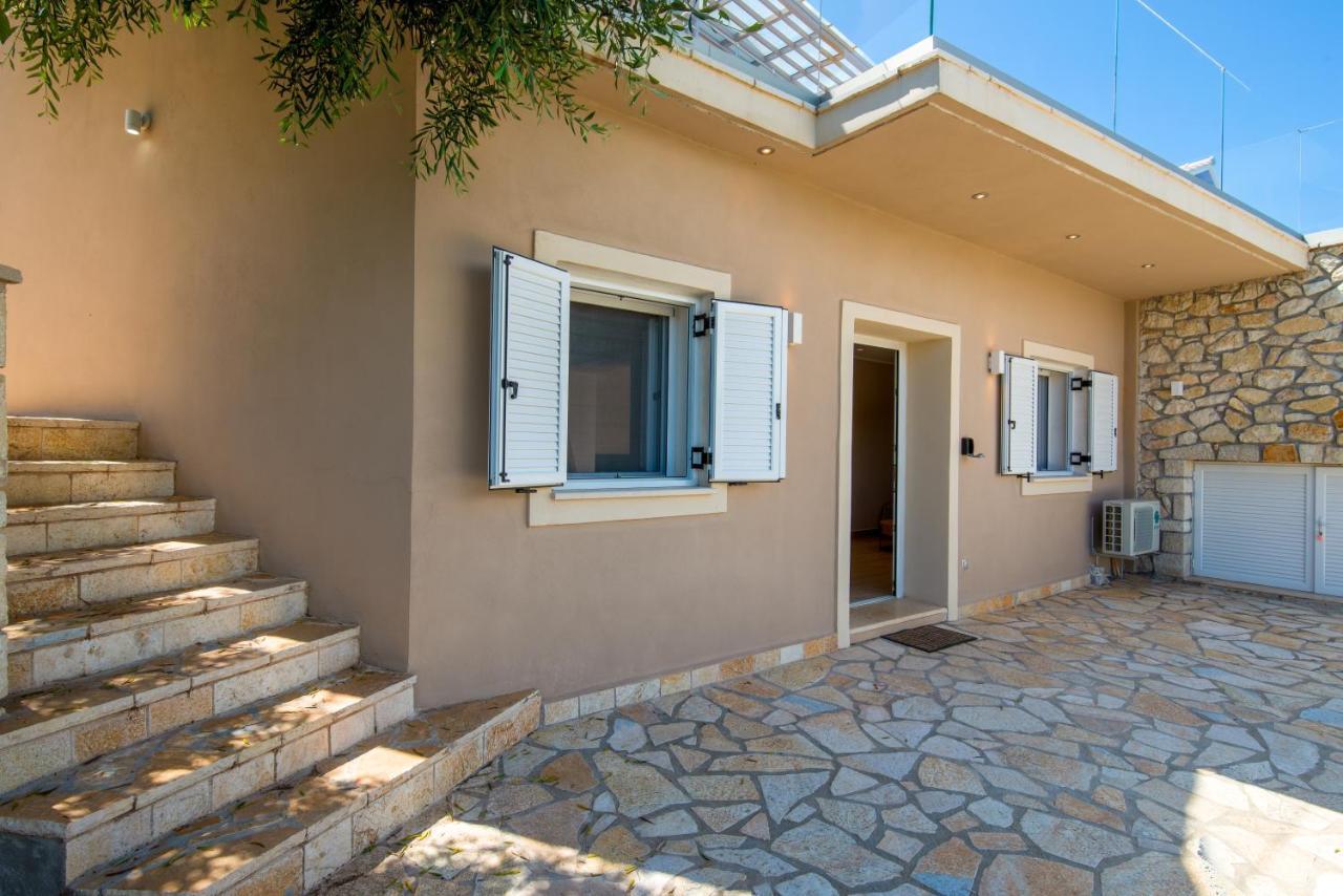 Ozias A Modern,spacious, Swimmig Pool Villa. Gaios